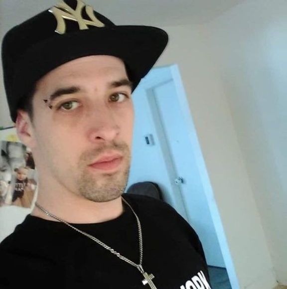 Meet your Posher, Guyllaume - Picture 1 of 1